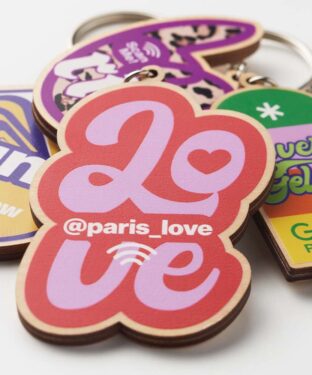 Houten NFC-sleutelhanger in aangepaste vorm