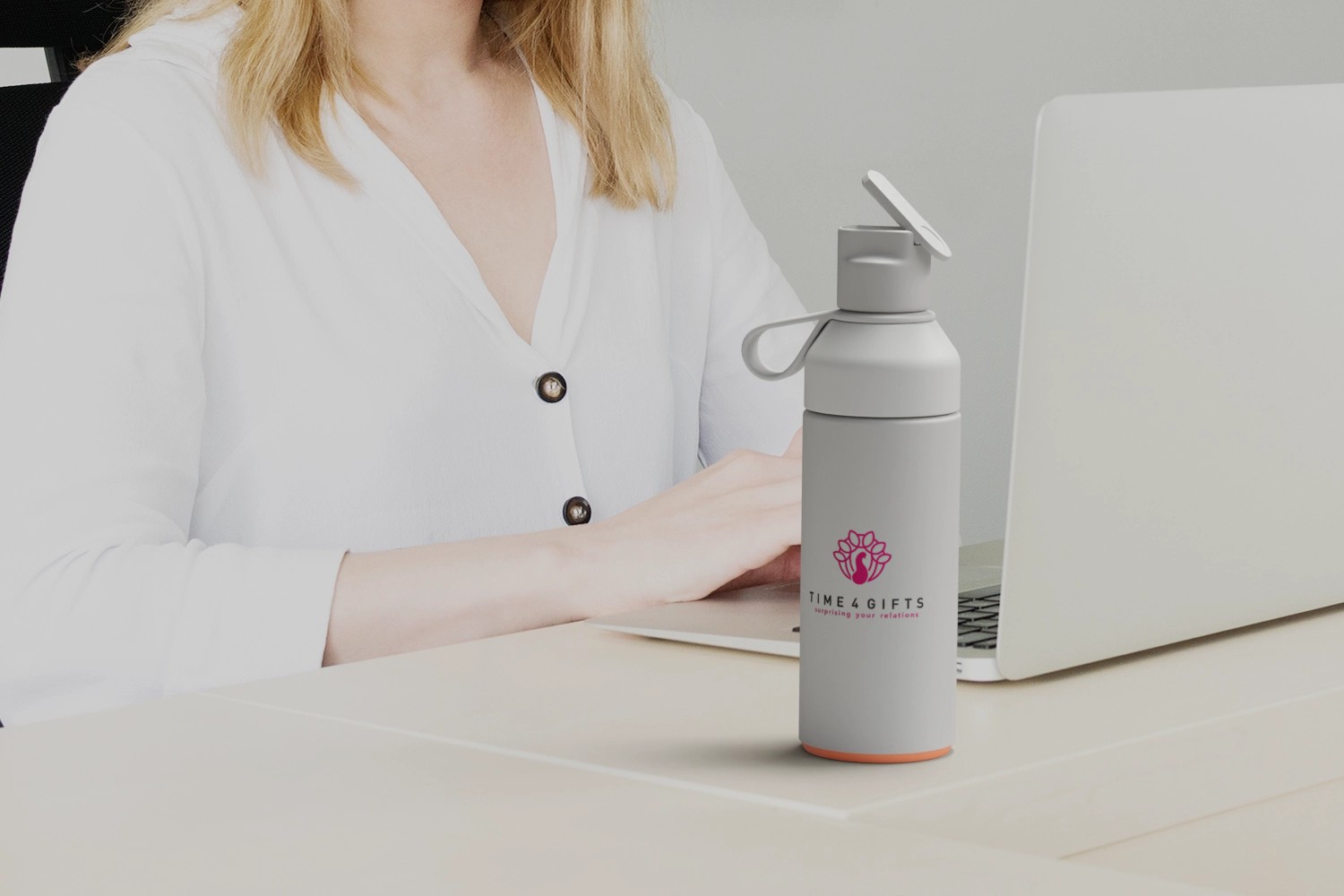 Fles met logo