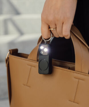 GuardBuddy RCS persoonlijke alarm met USB-C-opladen
